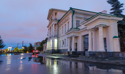 Fototapeta na wymiar historic building sunrise