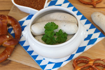 Terrine mit Weißwurst