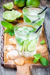 Fototapeta premium two cold mojitos cocktail