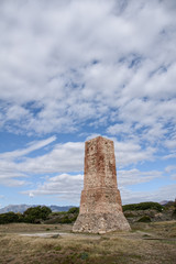 vistas del antigua torre vigía de torreladrones en la costa de Marbella
