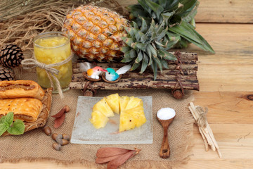 Pineapple juice and fresh pineapple with bread baked with pineap