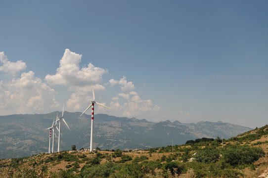 Molise, parco eolico, scorcio