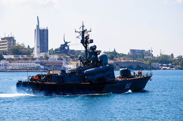 Выход в море военного корабля  Севастополь, Крым © kutskaaaaa