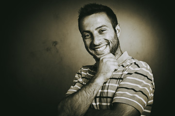 Fototapeta premium Portret młodego przystojnego faceta