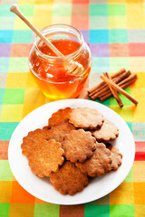 Honey cookies with cinnamon