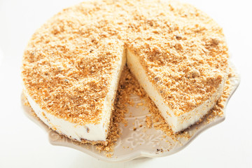 Cheesecake with nuts
