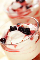 Mascarpone cream with blackberries