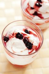 Mascarpone cream with blackberries