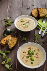 Creamy zucchini soup with chilli and oregano