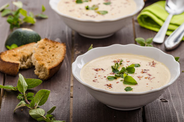 Creamy zucchini soup with chilli and oregano