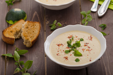 Creamy zucchini soup with chilli and oregano