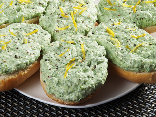 Sandwiches with ricotta and spinach