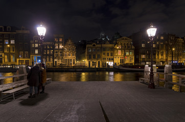 Fototapeta premium amsterdam canal at night