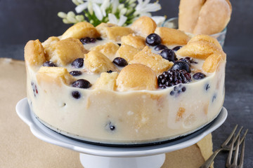 Blueberry and blackberry cheesecake with ladyfinger biscuits