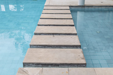 Obraz premium Footstep over the pool