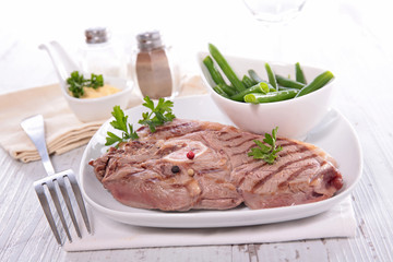 grilled meat and green bean
