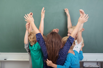 grundschüler jubeln