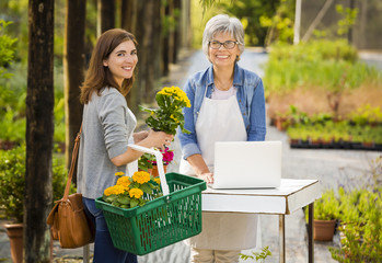 Worker and customer in a green house