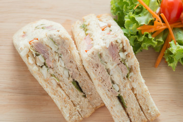Tuna sandwich
