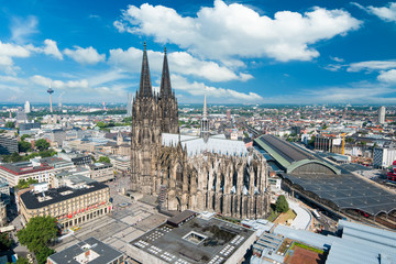 Kölner Dom im Sommer, Köln aus der Luft