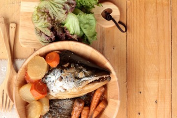 Salmon head cooked of tari yaki sauce with fresh vegetables.