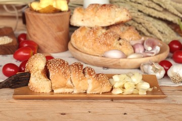 Obraz na płótnie Canvas Garlic bread of herb delicious on wood background.