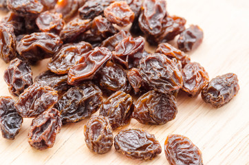 Organic Dry Raw Raisins.