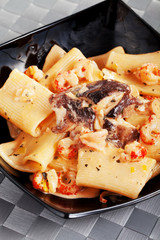 Pasta collection - Rigatoni with crab and mushrooms