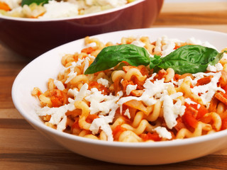 Pasta with tomatos and cheese
