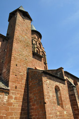 Fototapeta na wymiar église Saint-Pierre de Collonges-La-Rouge