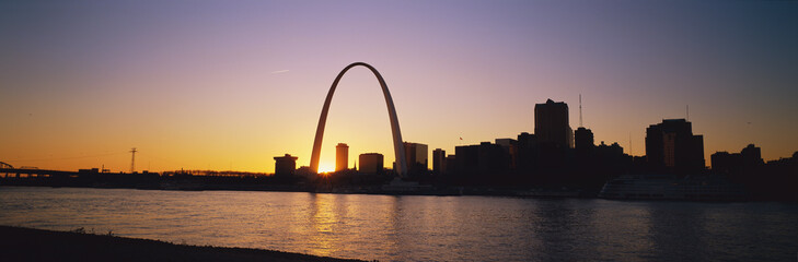 Gateway Arch and St. Louis at dawn