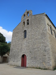 Fototapeta na wymiar Deux-Sèvres - Saint-Généroux - Entrée principale de l'Eglise et son clocher