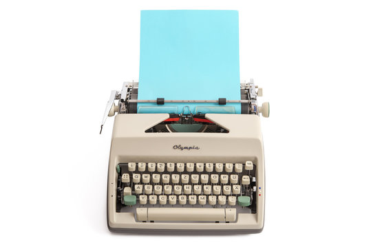 Schreibmaschine mit Papierbogen