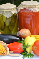 Овощ-помидор, лук, кукуруза, картофель, перец и баклажан
