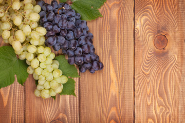 Bunch of red and white grapes