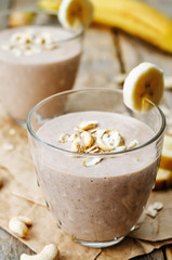 cashew banana cocoa oats smoothie