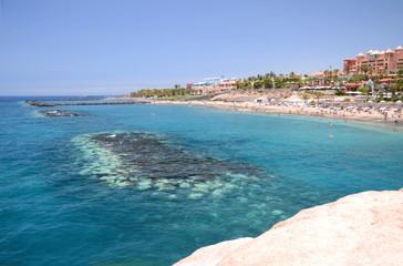 Przepiękna lazurowa Playa Del Duque w Adeje na Teneryfie
 - obrazy, fototapety, plakaty