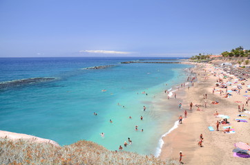 Przepiękna lazurowa Playa Del Duque w Adeje na Teneryfie
 - obrazy, fototapety, plakaty