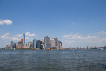 Naklejka premium NYC Skyline and East River