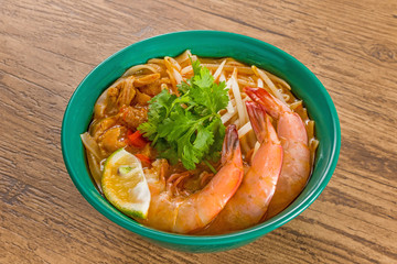 えびのラクサ　アジア麺　Curry of Malaysian dish prawns Laksa