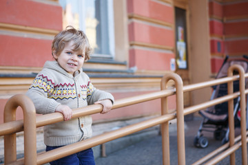 Obraz premium Little caucasian toddler boy having fun, outdoors