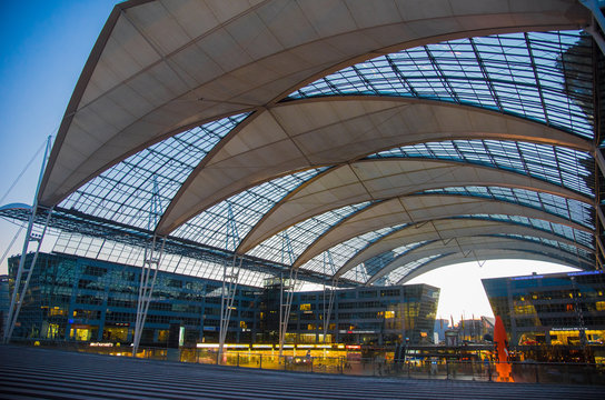 Munich Airport at sunset 夕暮れのミュンヘン国際空港