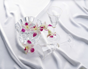 花びらとガラス容器