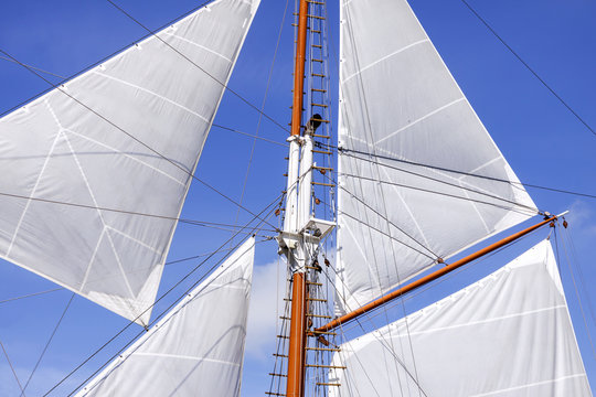 Mast and sails of sailing boat