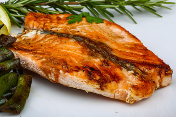 Grilled salmon with green beans