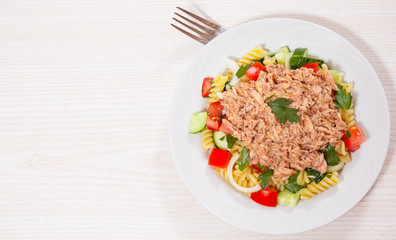pasta salad with tuna and vegetables