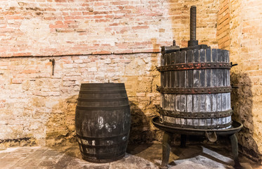 Gli strumenti per fare il vino nobile di Montepulciano
