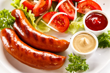 Grilled sausages and vegetables 