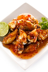 Grilled chicken wings and vegetables 