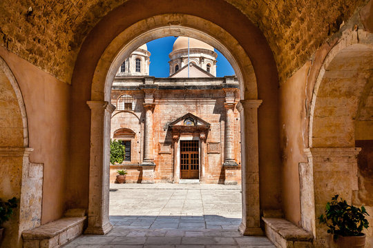 Монастырь Святой Троицы (Agia Triada Tsangarolon). Греция. Крит 